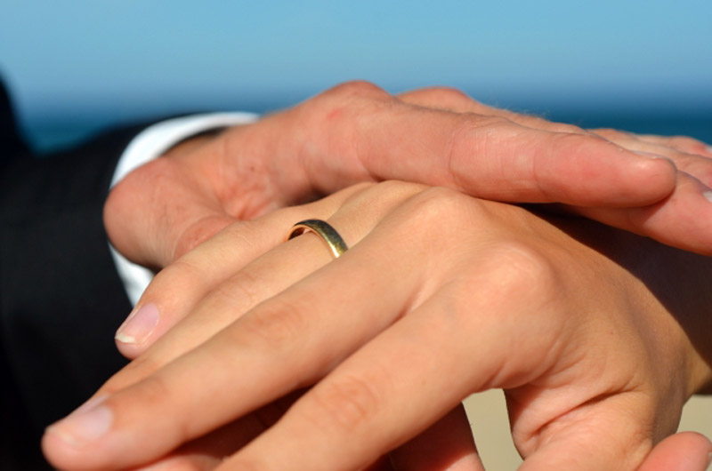 結婚指輪はゴールドが人気！おすすめのデザイン例＆加工方法など紹介