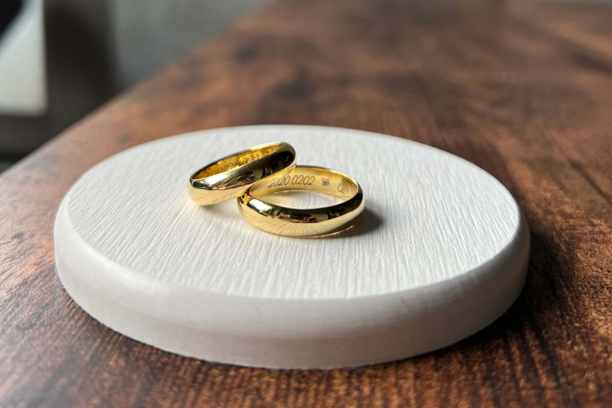 結婚指輪の刻印は『個性的なデザインで2人だけの思い出を演出』