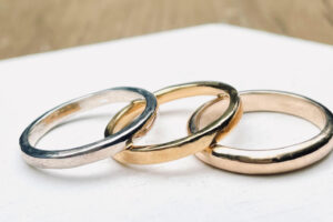 結婚指輪の後悔しない選び方！プラチナとゴールドどっちがいいの？