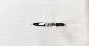 美しい彫り留めが人気の指輪