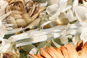 婚約指輪の刻印例を紹介！モチーフやメッセージなどアイデア多数！