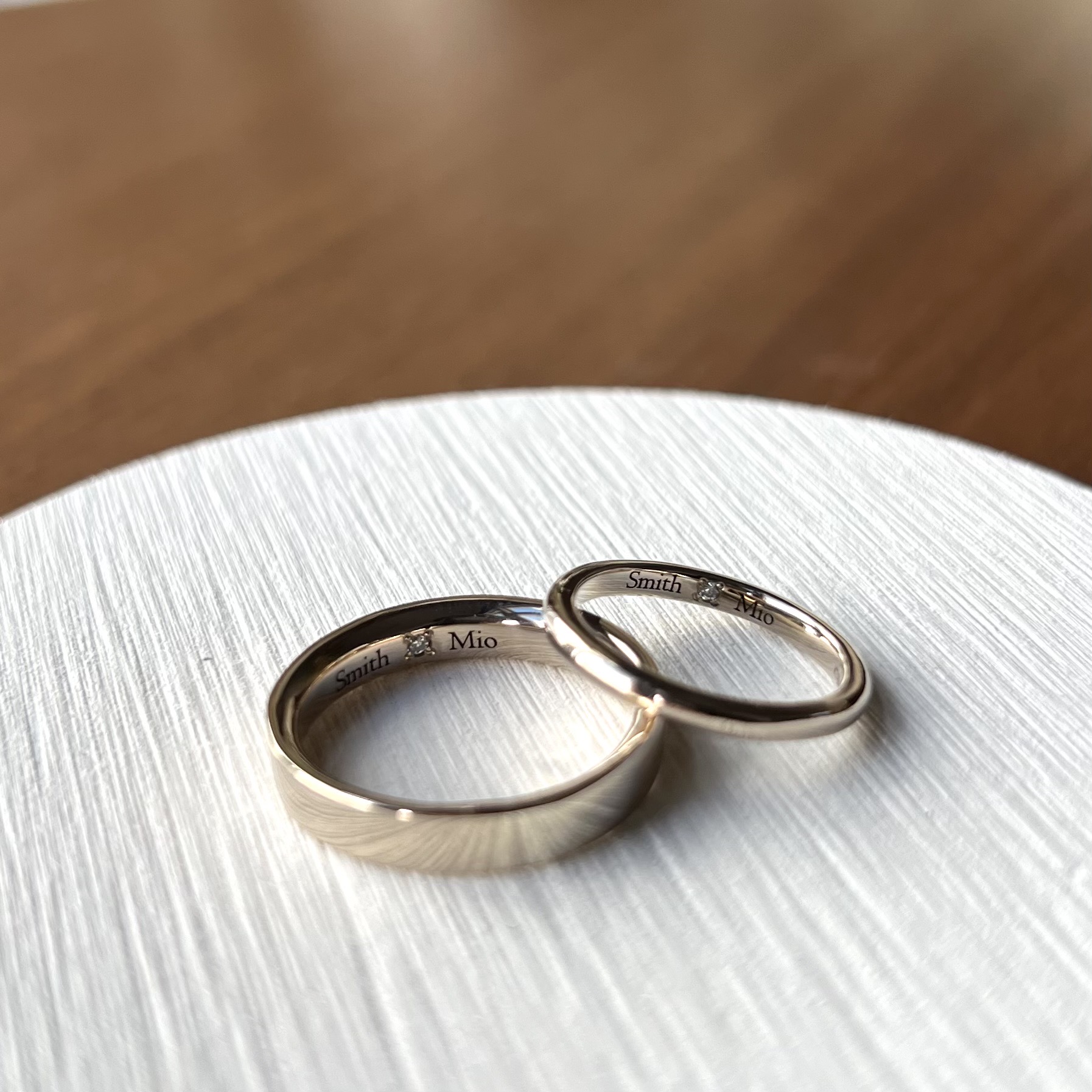 手作り結婚指輪 シャンパンゴールド（K18CG） 甲丸 平打ち（内甲丸） 鏡面 ２mm ４mm 4月 ダイヤモンド レーザー刻印