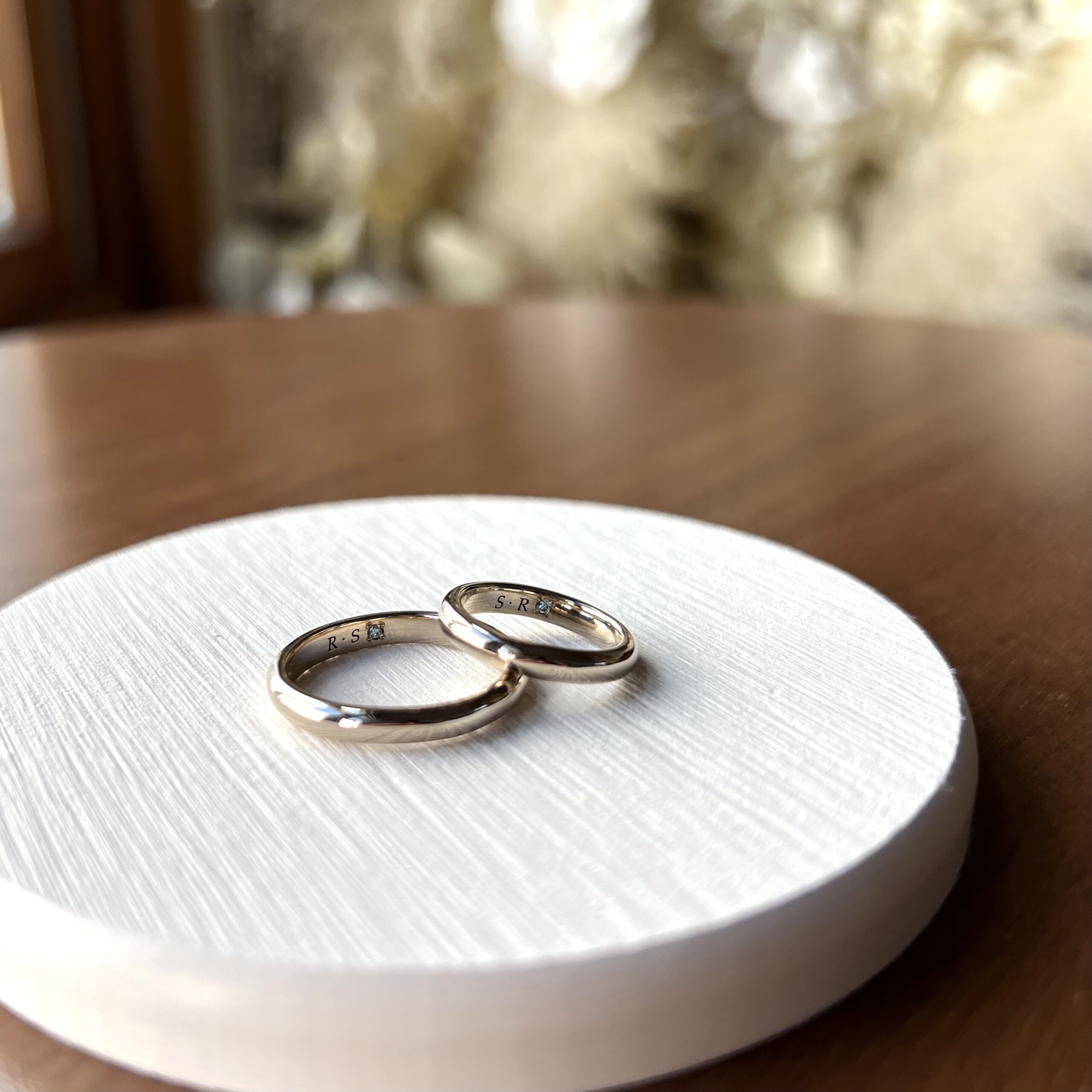 手作り結婚指輪 シャンパンゴールド（K18CG） 甲丸 鏡面 ３mm カラーダイヤモンド レーザー刻印