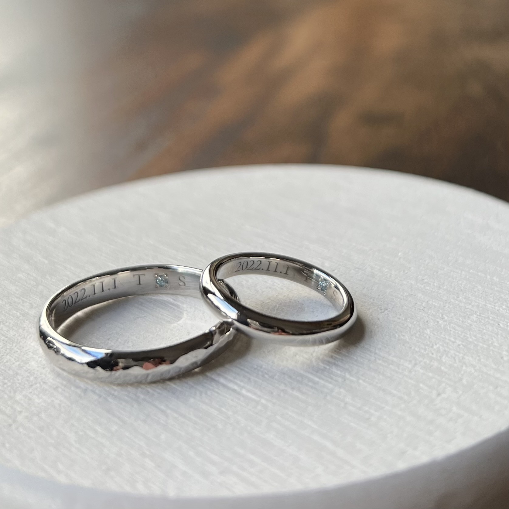 手作り結婚指輪 プラチナ（Pt950） 甲丸 鏡面 ３mm ４mm 11月 ブルートパーズ レーザー刻印