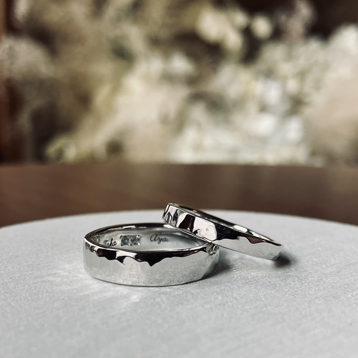 シルバー（SV950） 平打ち（内甲丸） 鏡面 ハンマー ３mm ５mm 4月 ダイヤモンド 12月 タンザナイト レーザー刻印 カラーリング（ロジウム）