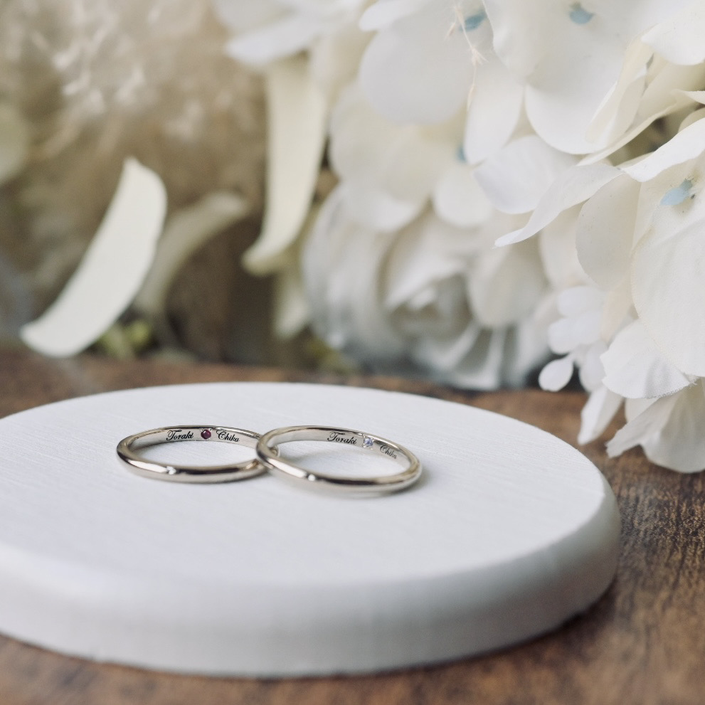 手作り結婚指輪 シャンパンゴールド（K18CG） 甲丸 鏡面 ２mm 12月 タンザナイト 7月 ルビー レーザー刻印
