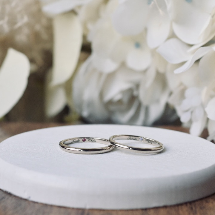 手作り結婚指輪 シャンパンゴールド（K18CG） 甲丸 鏡面 ２mm 12月 タンザナイト 7月 ルビー レーザー刻印