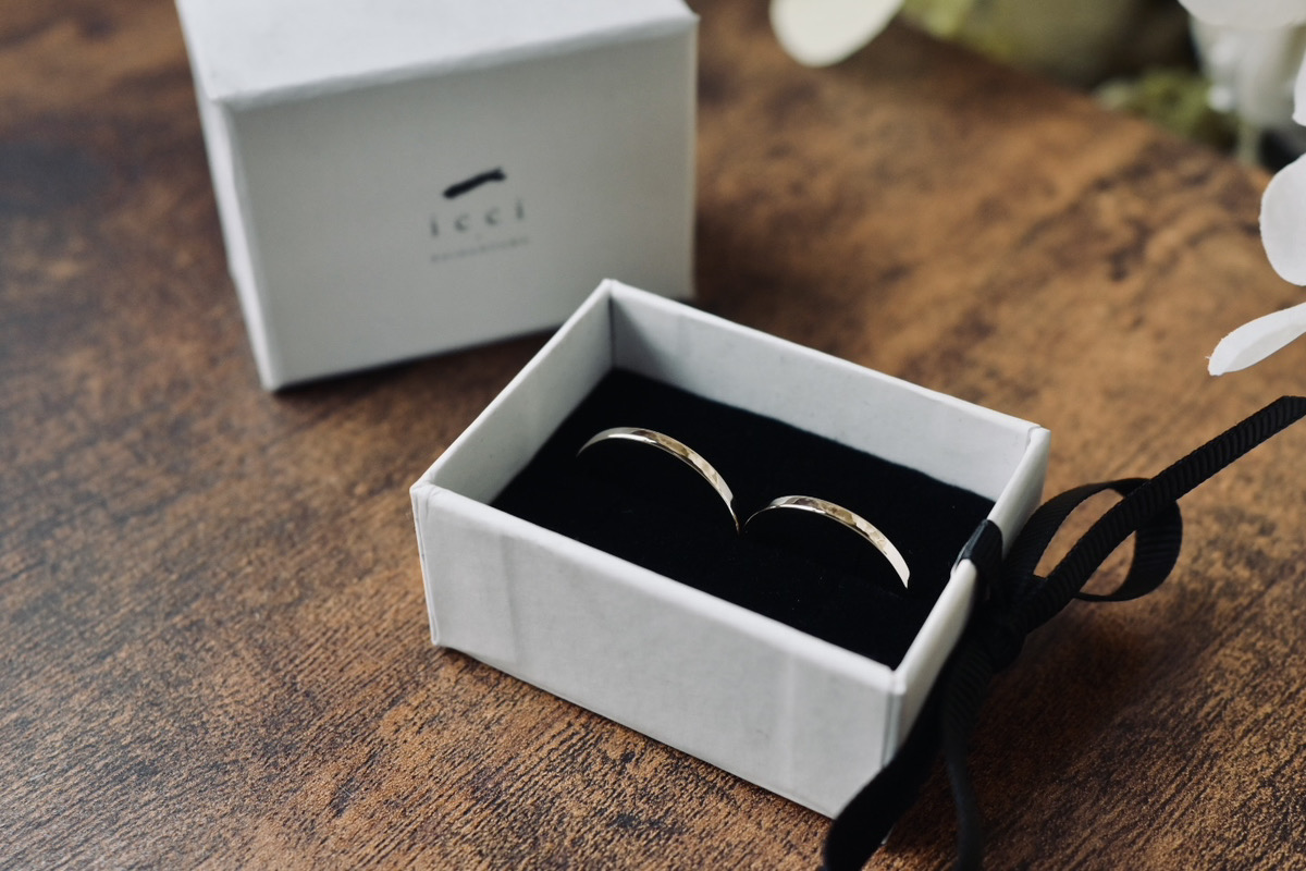 手作り結婚指輪 シャンパンゴールド（K18CG） 平打ち（内甲丸） 鏡面 ２mm 4月 ダイヤモンド レーザー刻印