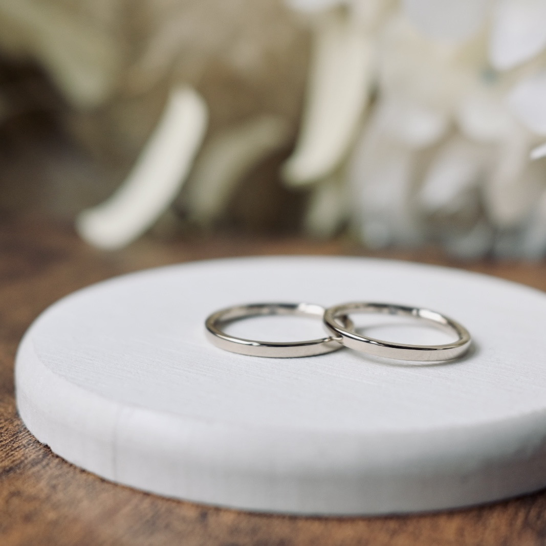 手作り結婚指輪 シャンパンゴールド（K18CG） 平打ち（内甲丸） 鏡面 ２mm 4月 ダイヤモンド レーザー刻印