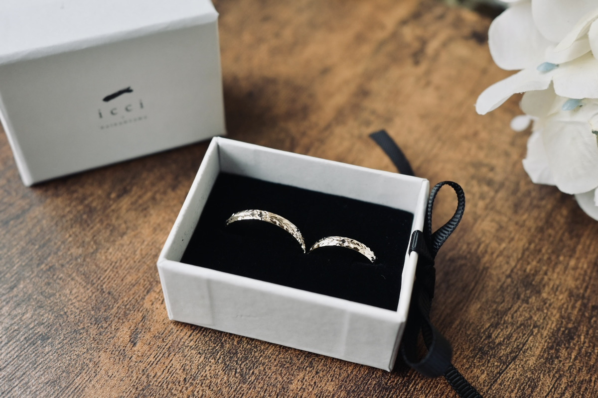 手作り結婚指輪 シャンパンゴールド（K18CG） 平打ち（内甲丸） 鏡面 ３mm カラーダイヤモンド