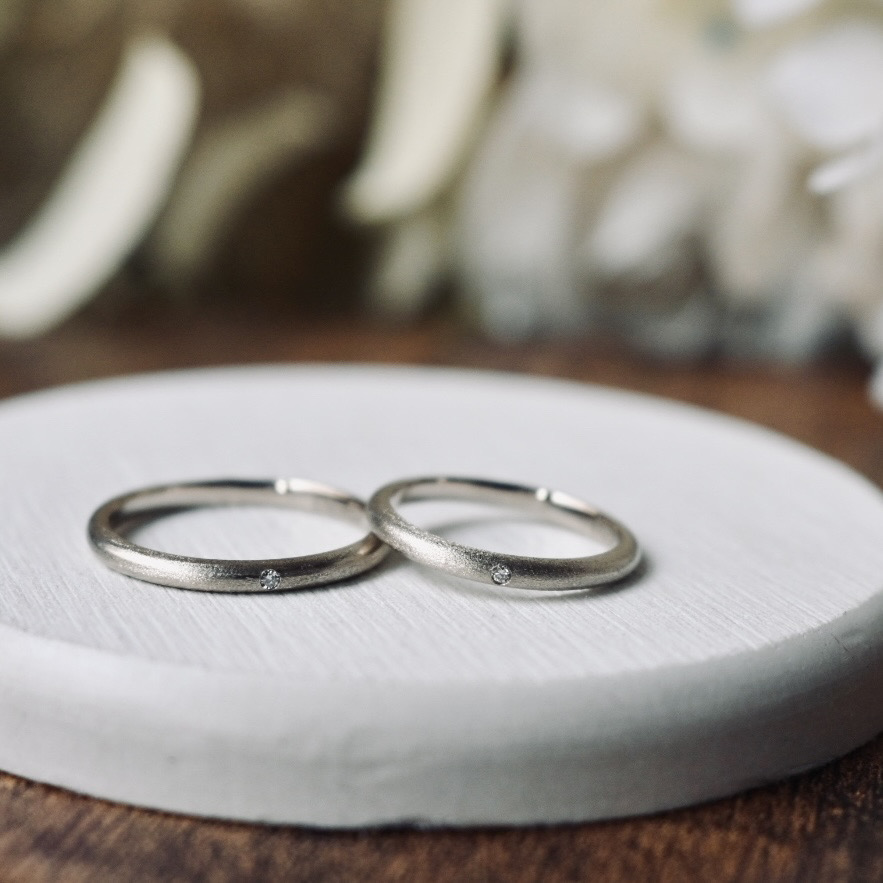 手作り結婚指輪 シャンパンゴールド（K18CG） 甲丸 スターダスト ２mm 手書きレーザー刻印