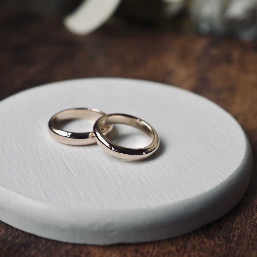手作りペアリング（シルバー） シルバー（SV950） 甲丸 鏡面 ４mm カラーリング（シャンパンゴールド） 変色防止コーティング 手打ち刻印