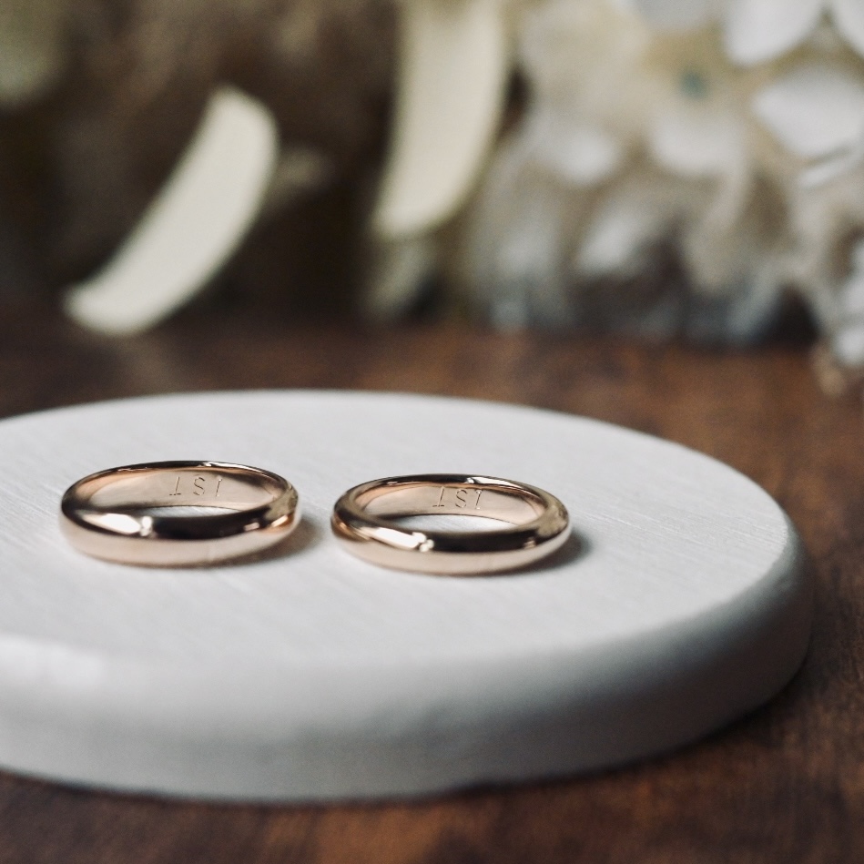 手作りペアリング（シルバー） シルバー（SV950） 甲丸 鏡面 ４mm カラーリング（シャンパンゴールド） 変色防止コーティング 手打ち刻印