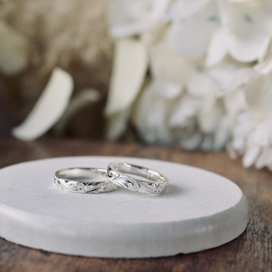 手作りハワイアンシルバーリング（ペアリング） シルバー（SV950） 平打ち（内甲丸） 鏡面 ４mm 手打ち刻印