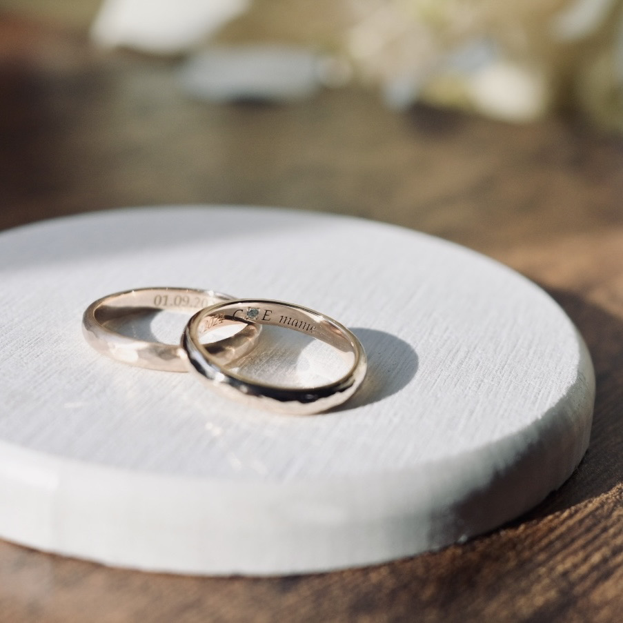 手作りペアリング（シルバー） シルバー（SV950） 甲丸 つや消し ハンマー 鏡面 ３mm 11月 ブルートパーズ 6月 ムーンストーン カラーリング（シャンパンゴールド） レーザー刻印 変色防止コーティング