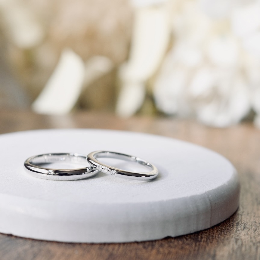 手作り結婚指輪 プラチナ（Pt950） 甲丸 鏡面 ２mm ３mm 4月 ダイヤモンド レーザー刻印