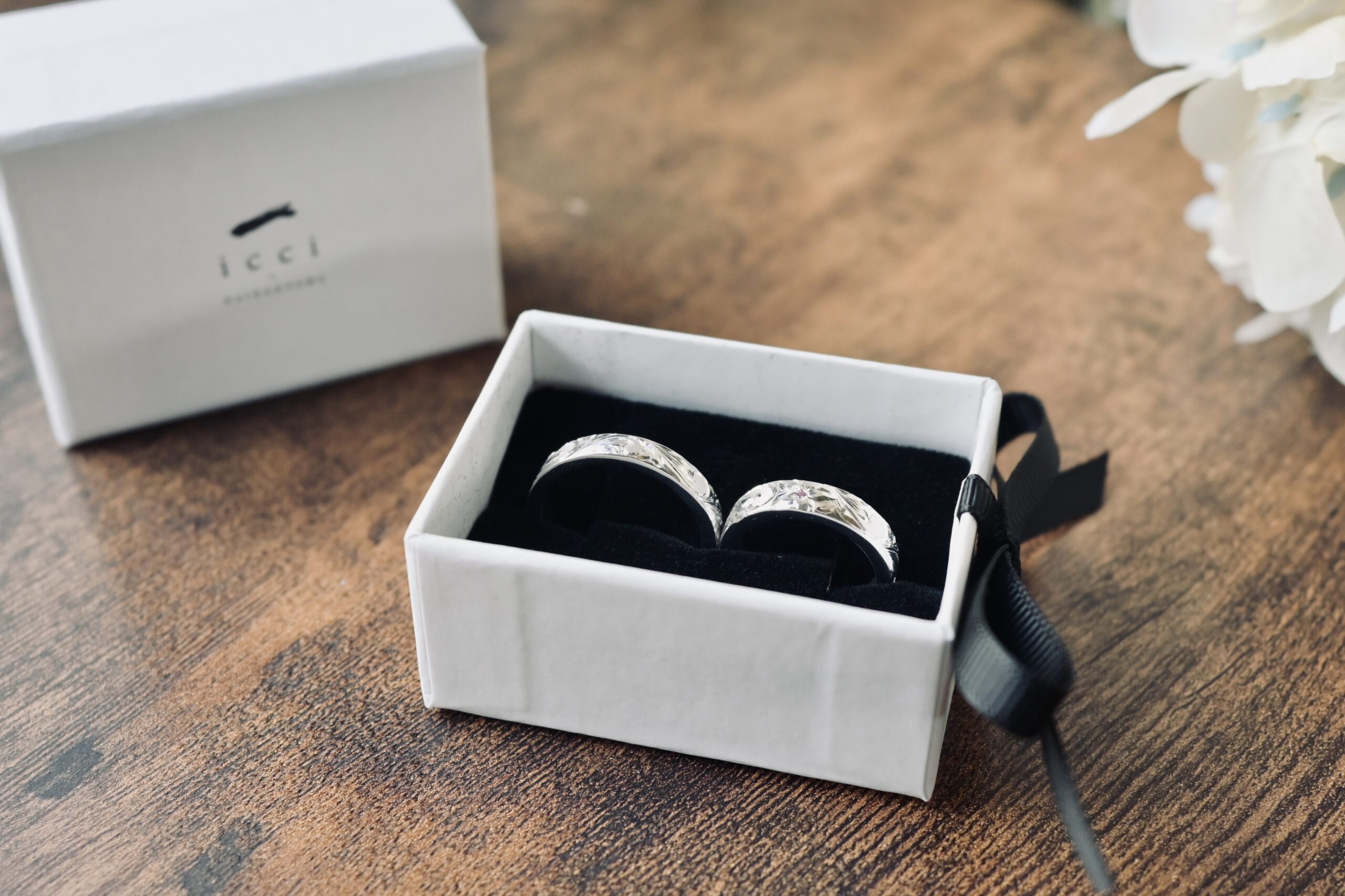 手作りペアリング（シルバー） シルバー（SV950） 平打ち（内甲丸） ハワイアン 鏡面 ４mm ５mm 1月 ガーネット 7月 ルビー 9月 サファイア カラーリング（ロジウム） 変色防止コーティング 手書きレーザー刻印