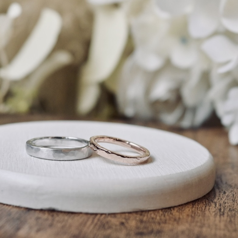 手作りペアリング（シルバー） シルバー（SV950） 平打ち（内甲丸） つや消し ハンマー ２mm ３mm カラーリング（ピンクゴールド） カラーリング（ロジウム） 変色防止コーティング 手打ち刻印