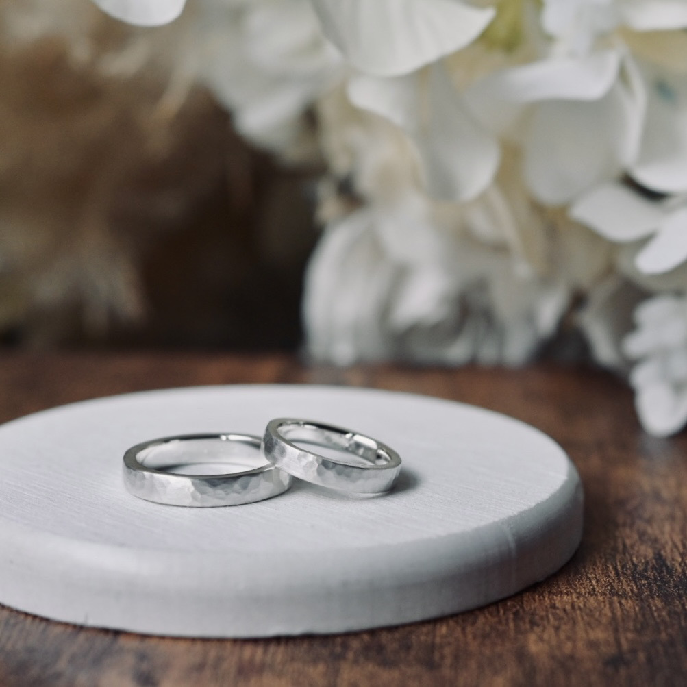 手作りペアリング（シルバー） シルバー（SV950） 平打ち（内甲丸） つや消し ハンマー ３mm ４mm 変色防止コーティング 手打ち刻印