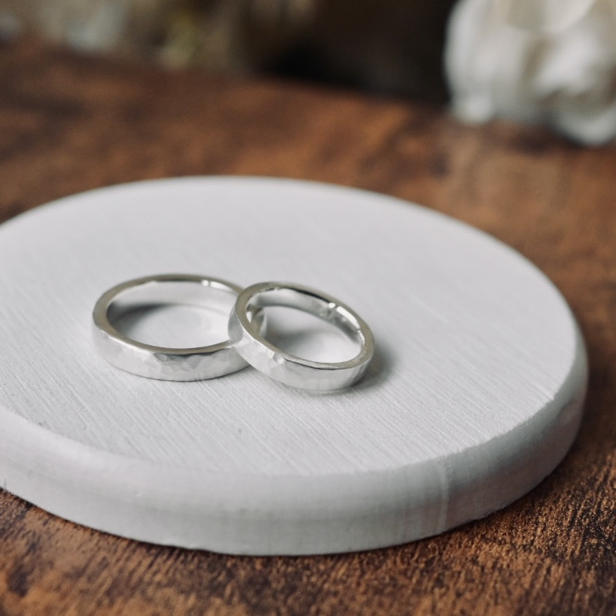手作りペアリング（シルバー） シルバー（SV950） 平打ち（内甲丸） つや消し ハンマー ３mm ４mm 変色防止コーティング 手打ち刻印