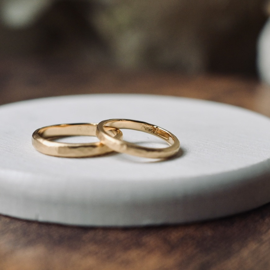 手作りペアリング（シルバー） シルバー（SV950） 甲丸 つや消し ハンマー ２mm ３mm カラーリング（アンティークゴールド） 変色防止コーティング 手打ち刻印