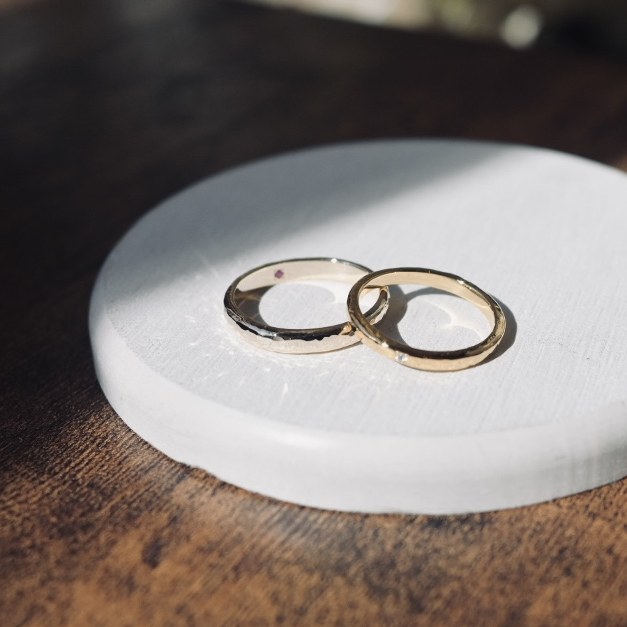 手作りペアリング（シルバー） シルバー（SV950） 甲丸 ハンマー 鏡面 ２mm ３mm 6月 ムーンストーン 7月 ルビー カラーリング（アンティークゴールド） カラーリング（シャンパンゴールド） レーザー刻印 変色防止コーティング