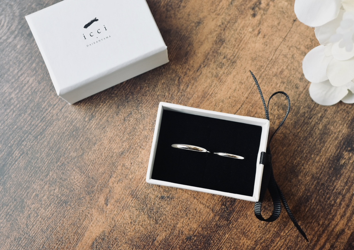 手作り結婚指輪 プラチナ（Pt950） 甲丸 鏡面 ２mm ３mm 11月 ブルートパーズ 3月 アクアマリン レーザー刻印