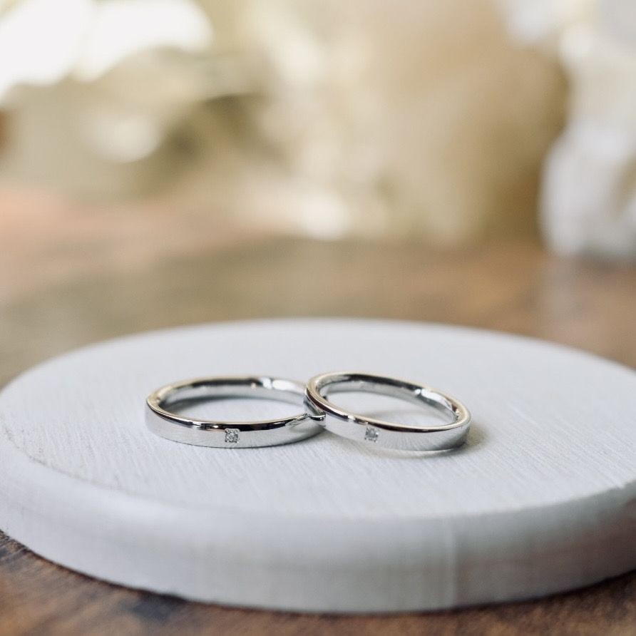 手作り結婚指輪 プラチナ（Pt950） 平打ち（内甲丸） 鏡面 ３mm 4月 ダイヤモンド レーザー刻印