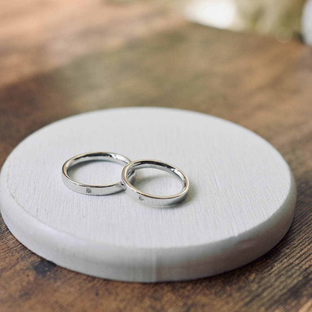 手作り結婚指輪 プラチナ（Pt950） 平打ち（内甲丸） 鏡面 ３mm 4月 ダイヤモンド レーザー刻印