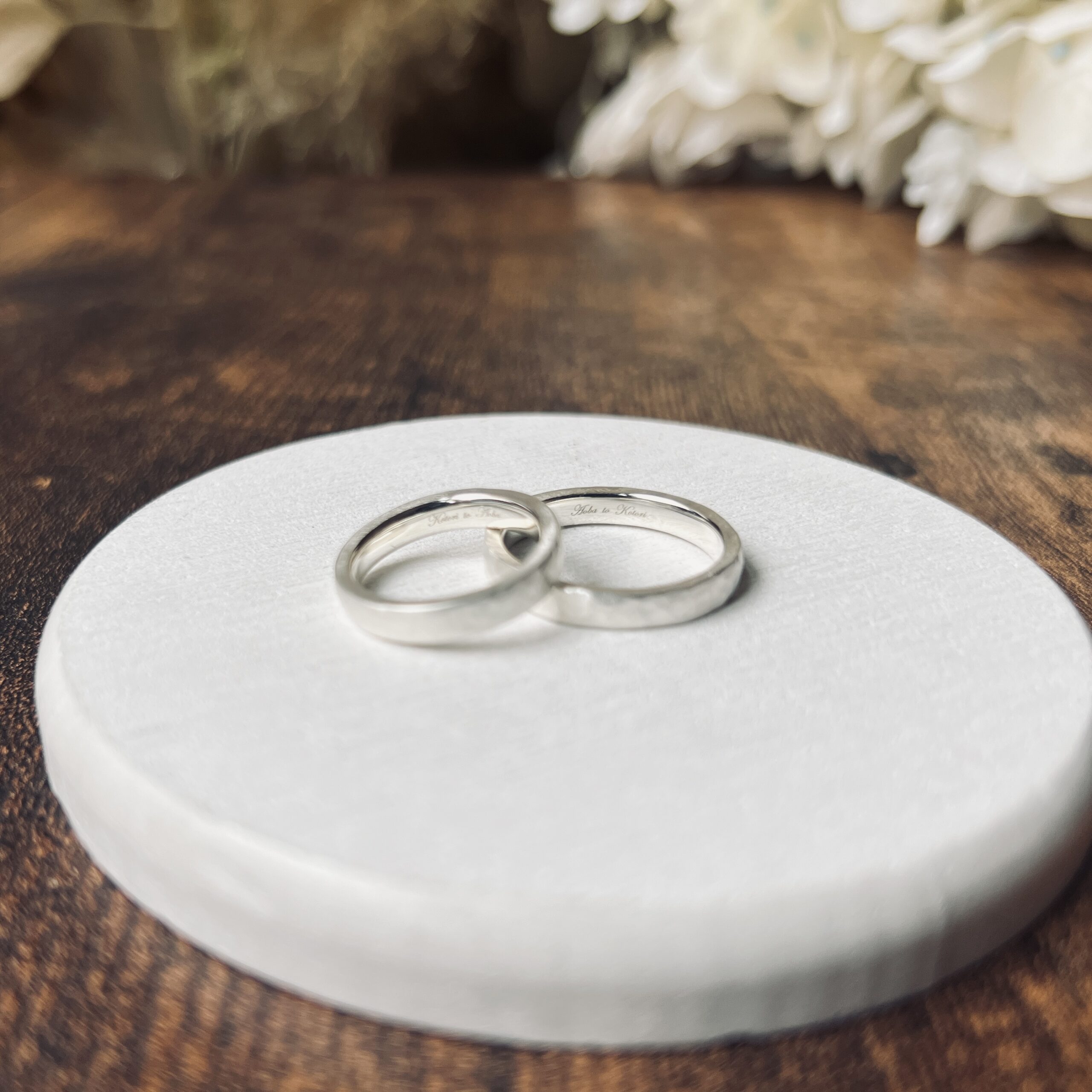 手作り結婚指輪 イエローゴールド（K18YG） 平打ち（内甲丸） スターダスト ４mm 6月 ムーンストーン 9月 サファイア