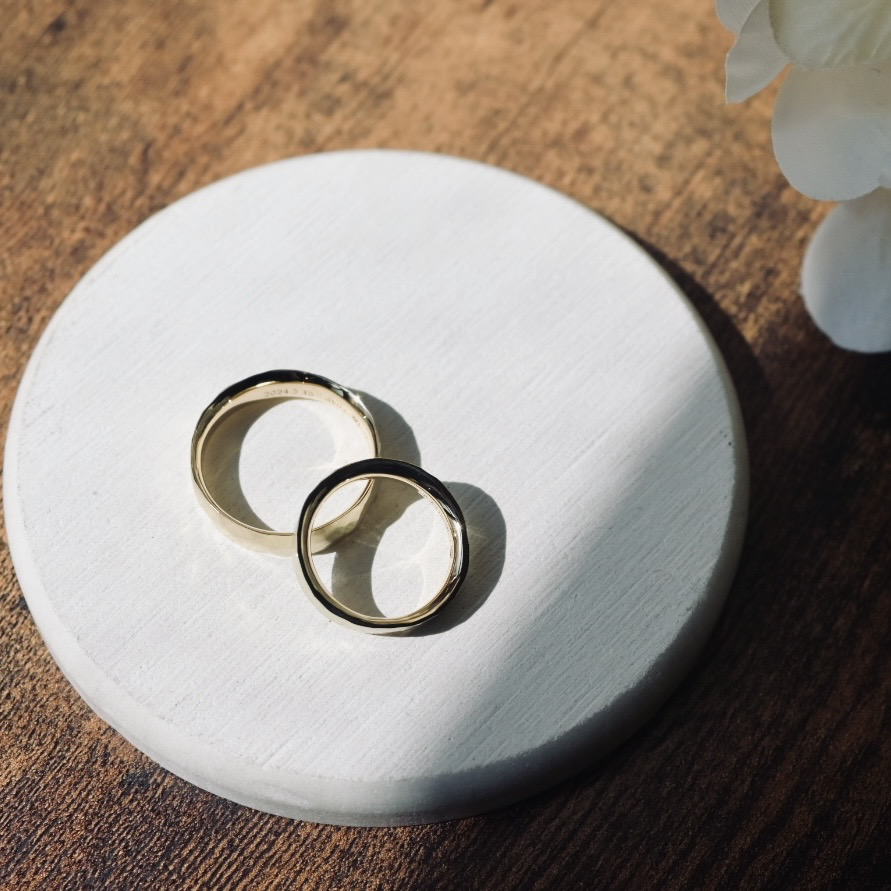 手作り結婚指輪 イエローゴールド（K18YG） 平打ち（内甲丸） スターダスト つや消し ３mm ４mm カラーダイヤモンド レーザー刻印