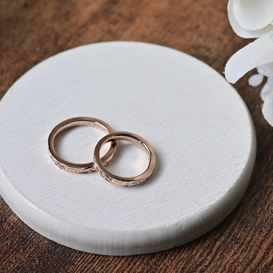 手作りハワイアンシルバーリング（ペアリング） シルバー（SV950） 平打ち（内甲丸） ハワイアン 鏡面 ３mm カラーリング（ピンクゴールド） レーザー刻印