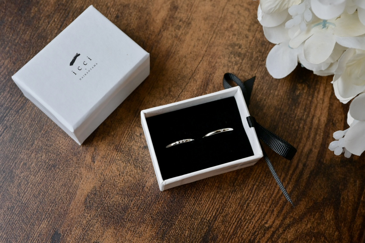 手作り結婚指輪 プラチナ（Pt950） 甲丸 鏡面 ２mm 4月 ダイヤモンド カラーダイヤモンド レーザー刻印