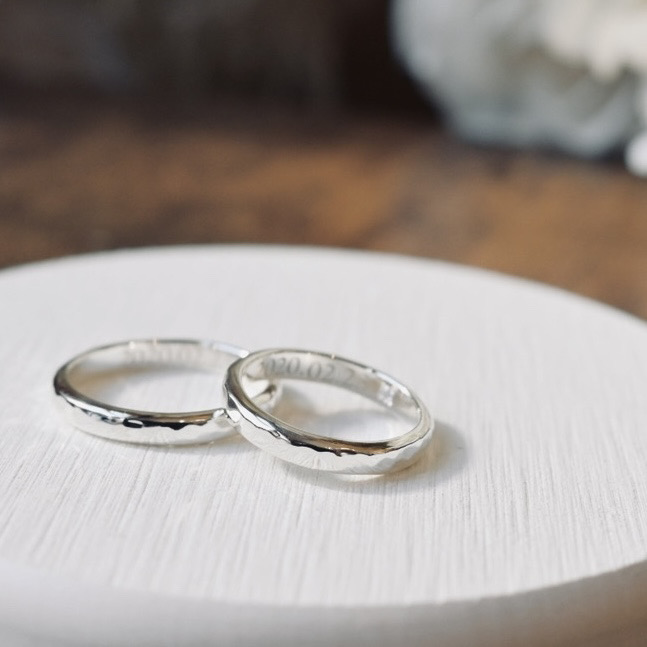 手作りペアリング（シルバー） シルバー（SV950） 甲丸 ハンマー 鏡面 ３mm 3月 アクアマリン 8月 ペリドット カラーリング（ロジウム） レーザー刻印