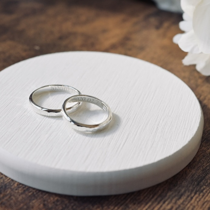 手作りペアリング（シルバー） シルバー（SV950） 甲丸 ハンマー 鏡面 ３mm 3月 アクアマリン 8月 ペリドット カラーリング（ロジウム） レーザー刻印