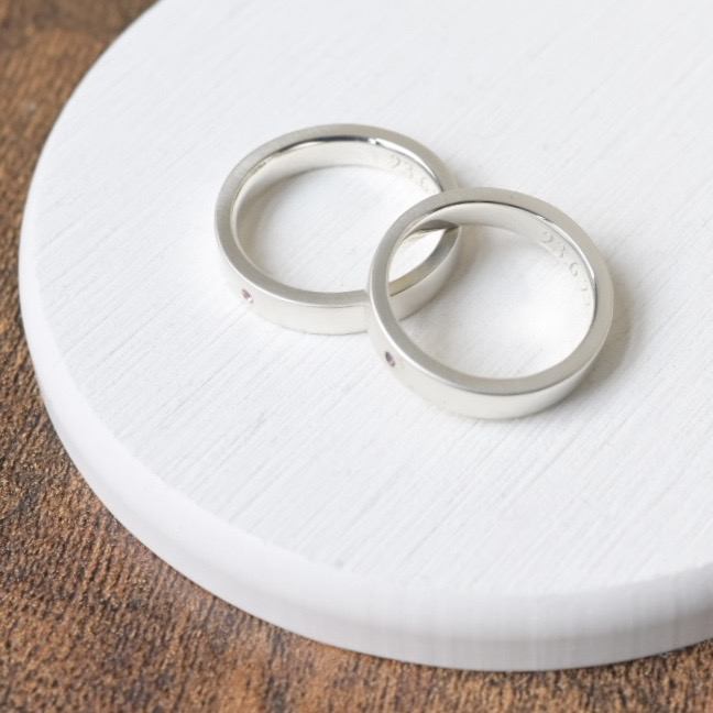 手作りペアリング（シルバー） シルバー（SV950） 平打ち（内甲丸） つや消し ４mm 2月 アメシスト 7月 ルビー カラーリング（ロジウム）