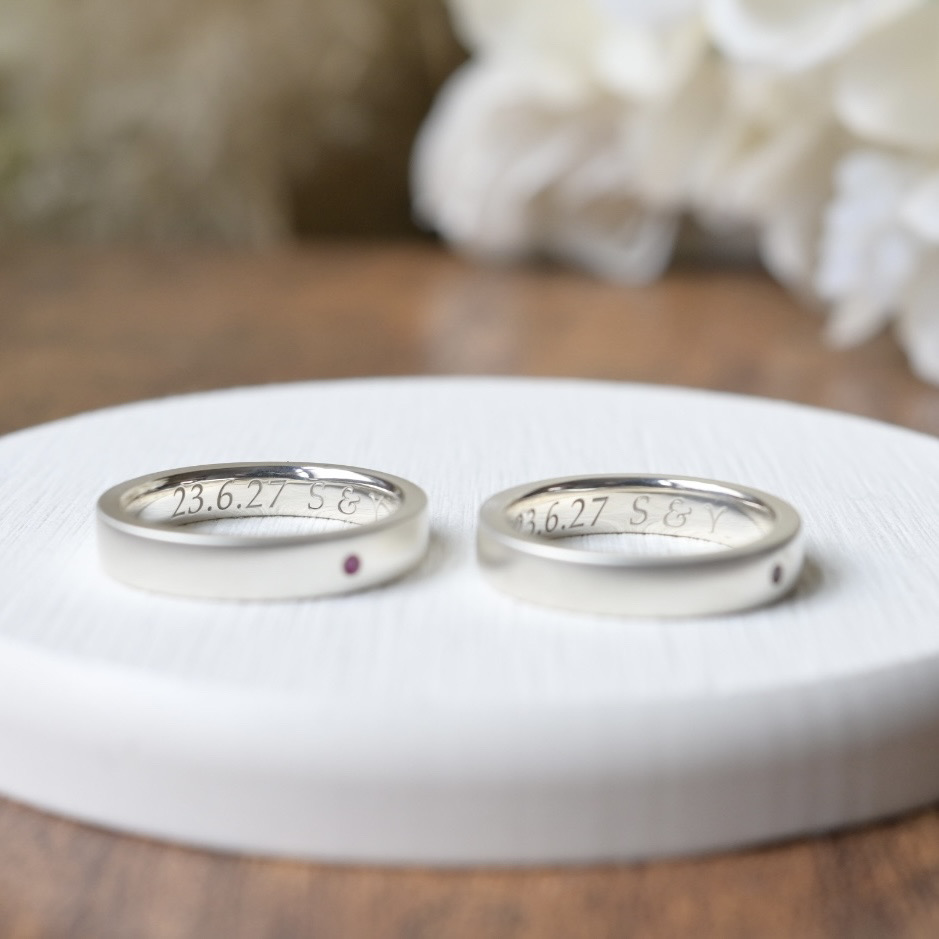 手作りペアリング（シルバー） シルバー（SV950） 平打ち（内甲丸） つや消し ４mm 2月 アメシスト 7月 ルビー カラーリング（ロジウム）