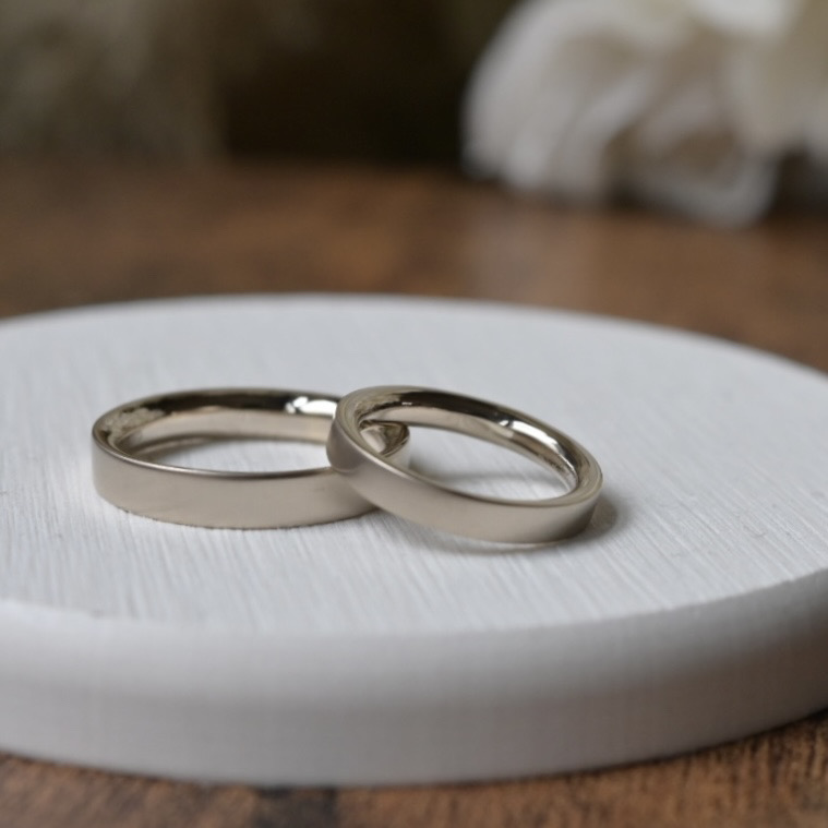 手作り結婚指輪 シャンパンゴールド（K18CG） 平打ち（内甲丸） つや消し ３mm ４mm 8月 ペリドット レーザー刻印