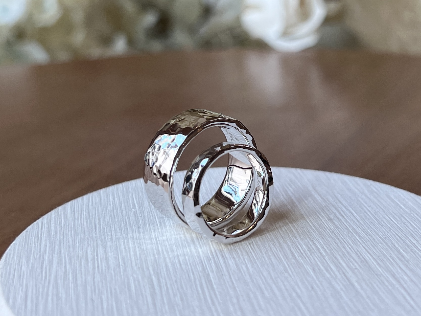 手作りペアリング（シルバー） シルバー（SV950） ハンマー 平打ち（内甲丸） 平打ち（内甲丸） ハンマー 鏡面 カラーリング（ロジウム）