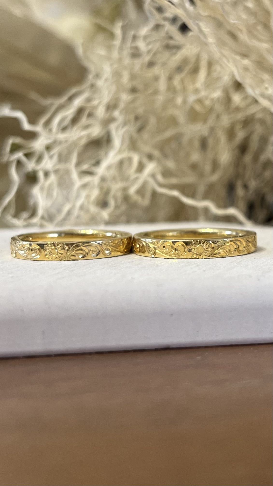 手作りハワイアンシルバーリング（ペアリング） シルバー925 平打ち（内甲丸） ハワイアン 鏡面 ３mm カラーリング（イエローゴールド） ハワイアン　ワンポイント