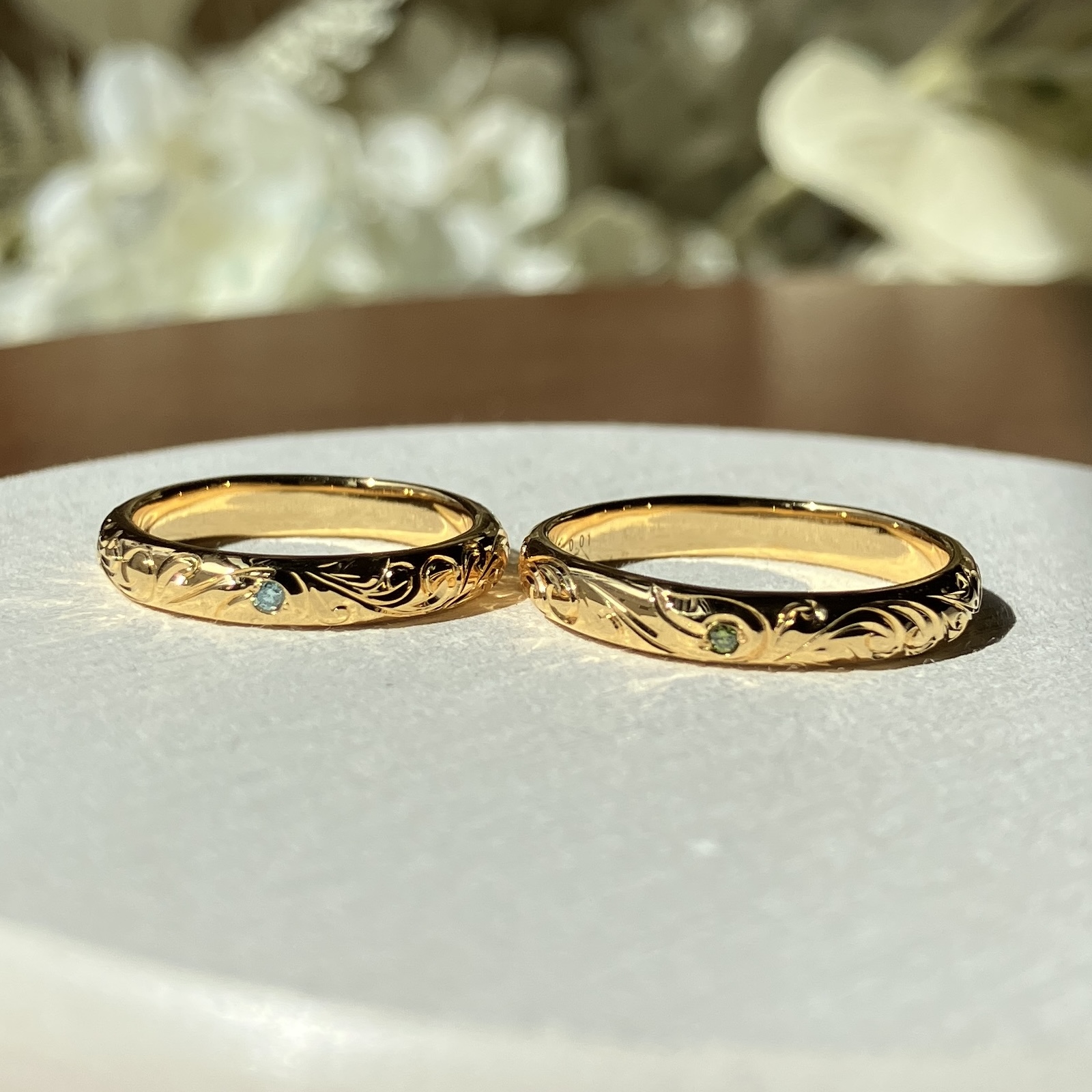 手作りハワイアンシルバーリング（ペアリング） 甲丸 ハワイアン 鏡面 ３mm アイスブルーダイヤモンド カラーダイヤモンド グリーンダイヤモンド カラーリング（イエローゴールド） ハワイアンふたりでひとつ フィッシュフック