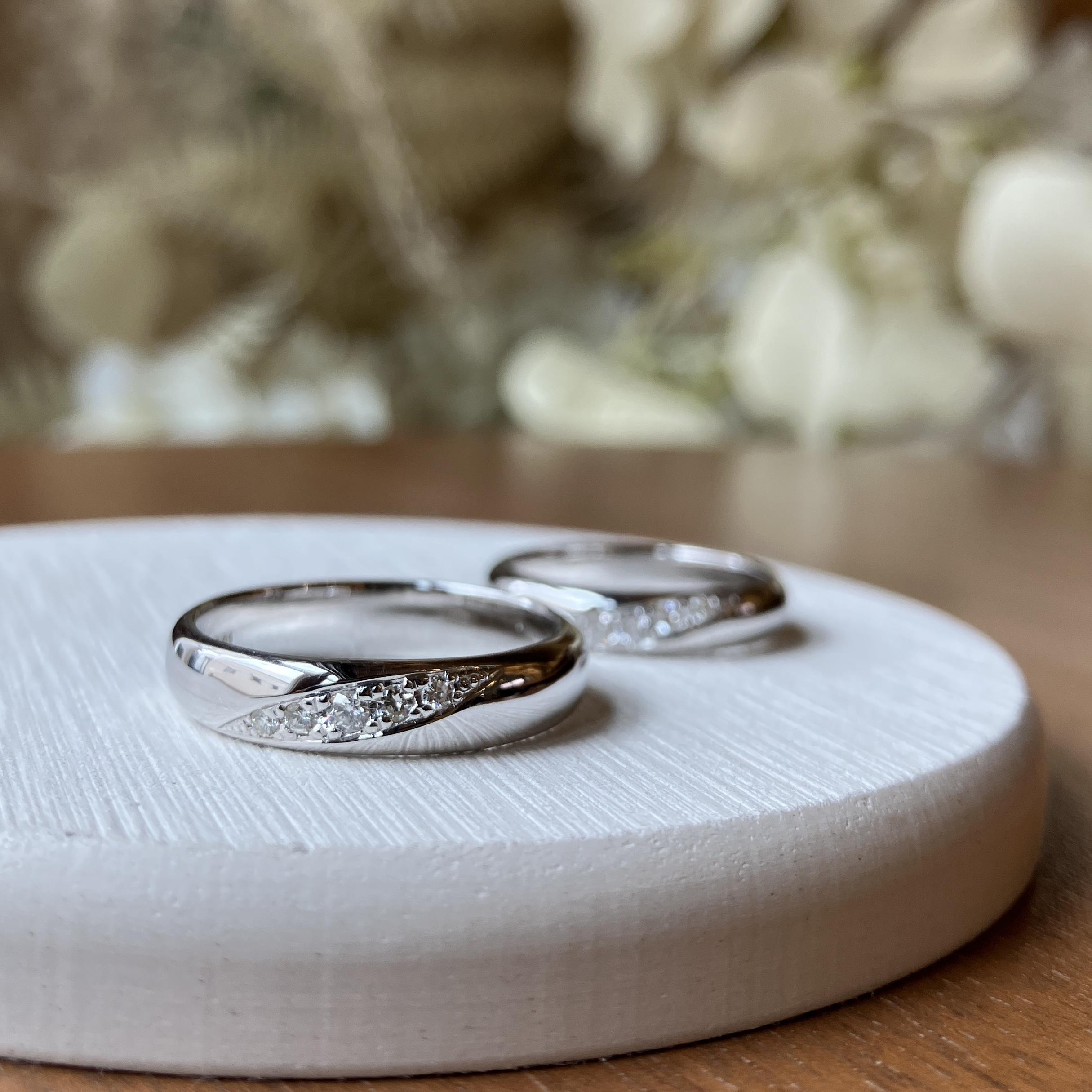 シルバー925 彫り留め 甲丸 鏡面 ４mm ５mm カラーレスダイヤモンド カラーリング（ロジウム）