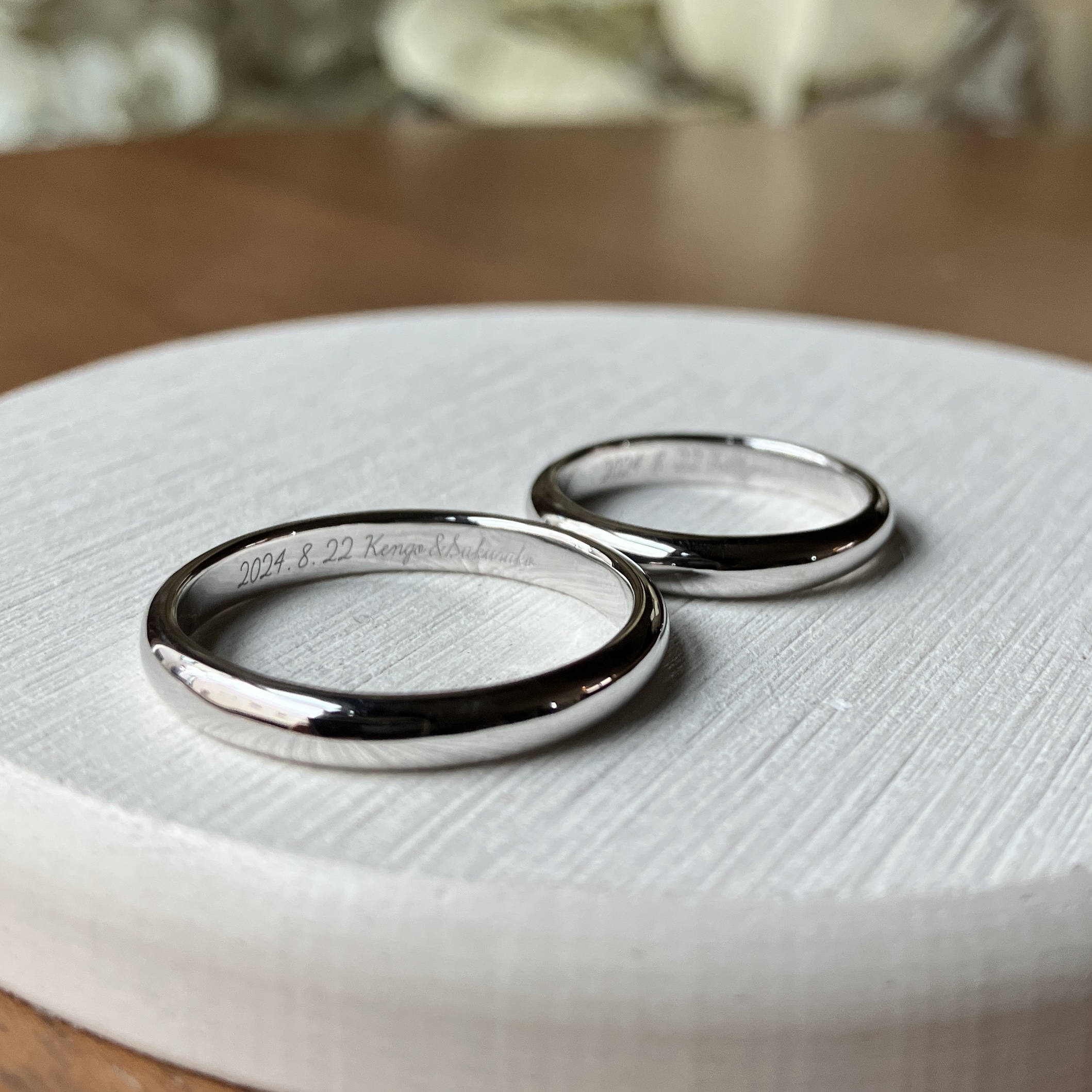 手作りペアリング（シルバー） シルバー925 彫り留め 甲丸 鏡面 ３mm カラーレスダイヤモンド グリーンガーネット ロードライトガーネット カラーリング（ロジウム） レーザー刻印