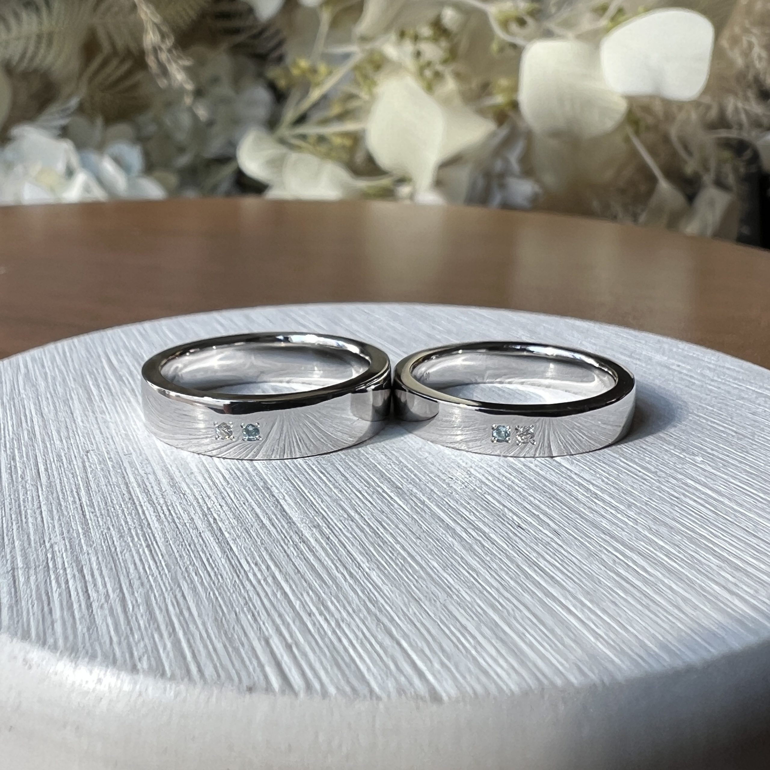 シルバー925 平打ち（内甲丸） 鏡面 ４mm ５mm 11月 ブルートパーズ カラーレスダイヤモンド カラーリング（ロジウム）