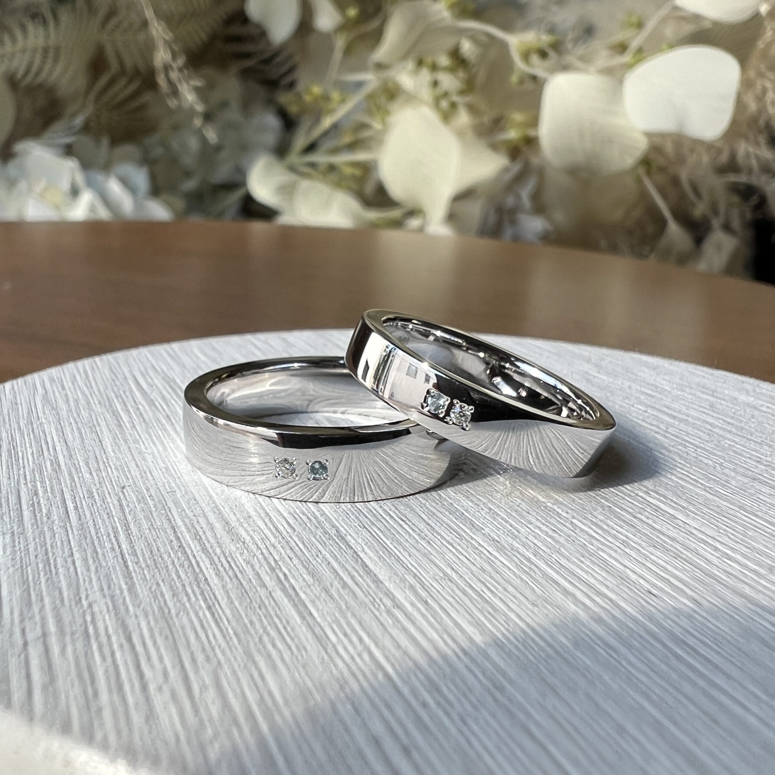 シルバー925 平打ち（内甲丸） 鏡面 ４mm ５mm 11月 ブルートパーズ カラーレスダイヤモンド カラーリング（ロジウム）