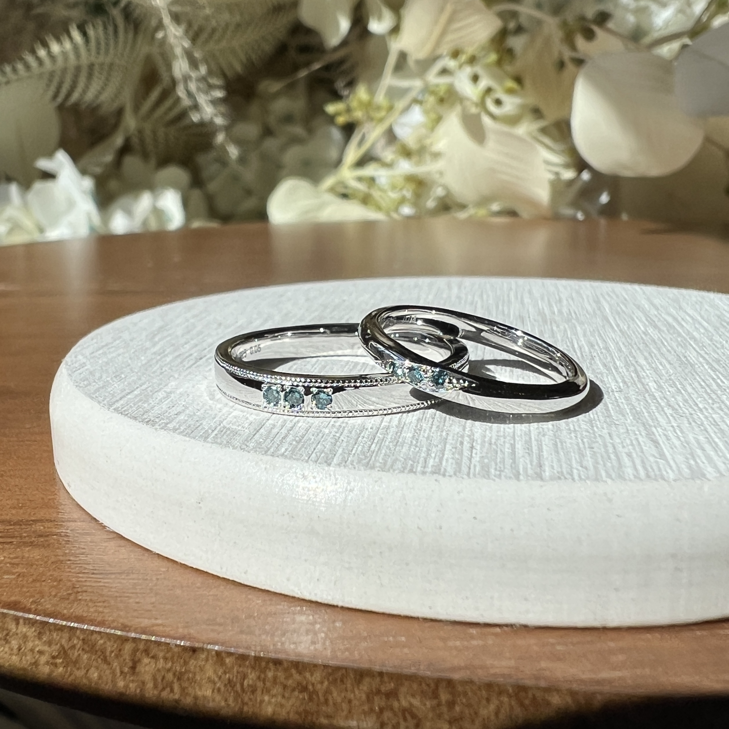 シルバー925 彫り留め 平打ち（内甲丸） 甲丸 鏡面 ２mm ３mm カラーレスダイヤモンド スカイブルーダイヤモンド カラーリング（ロジウム） ミル打ち レーザー刻印