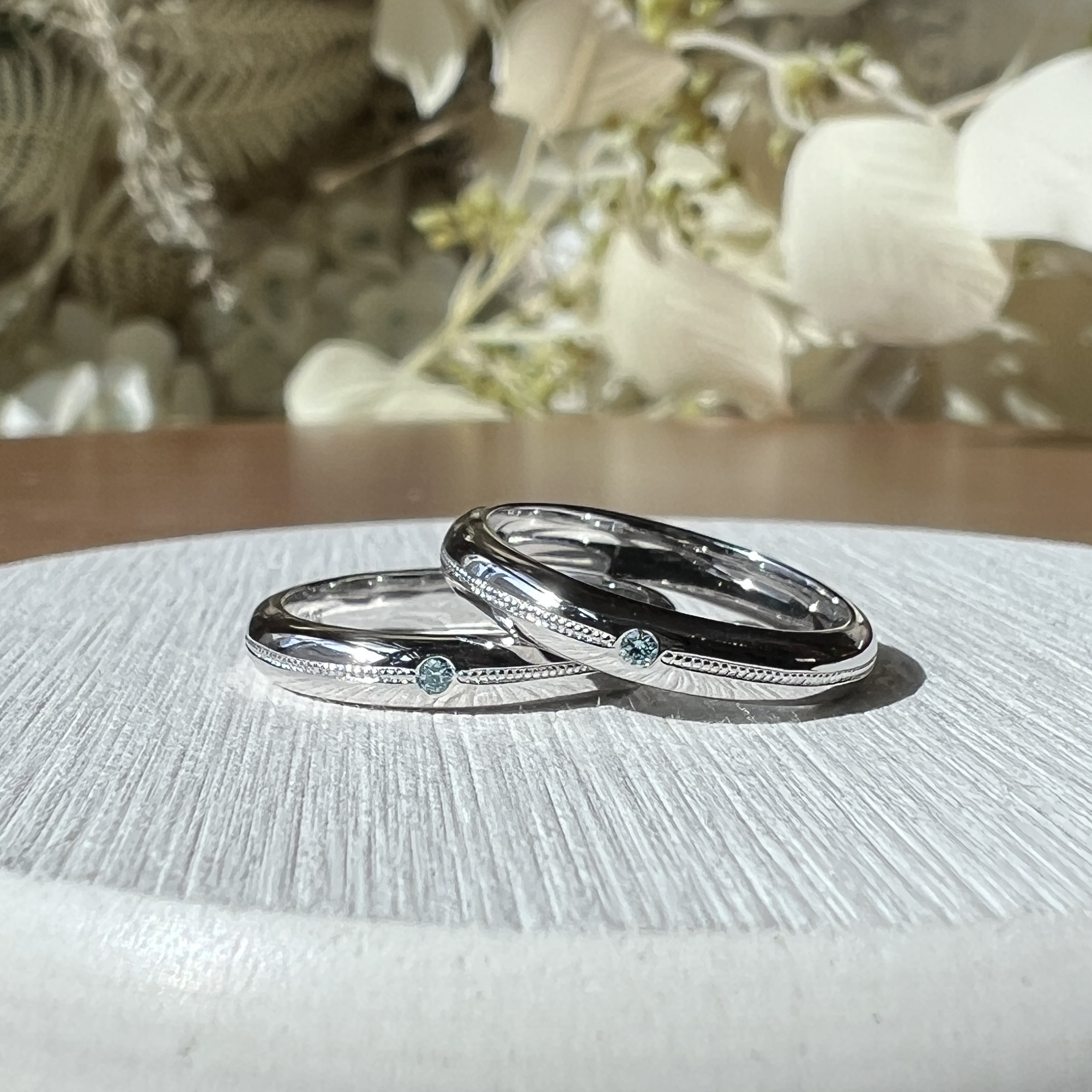 手作りペアリング（シルバー） シルバー925 甲丸 鏡面 ３mm 11月 ブルートパーズ アイスブルーダイヤモンド カラーレスダイヤモンド カラーリング（ロジウム） ミル打ち レーザー刻印