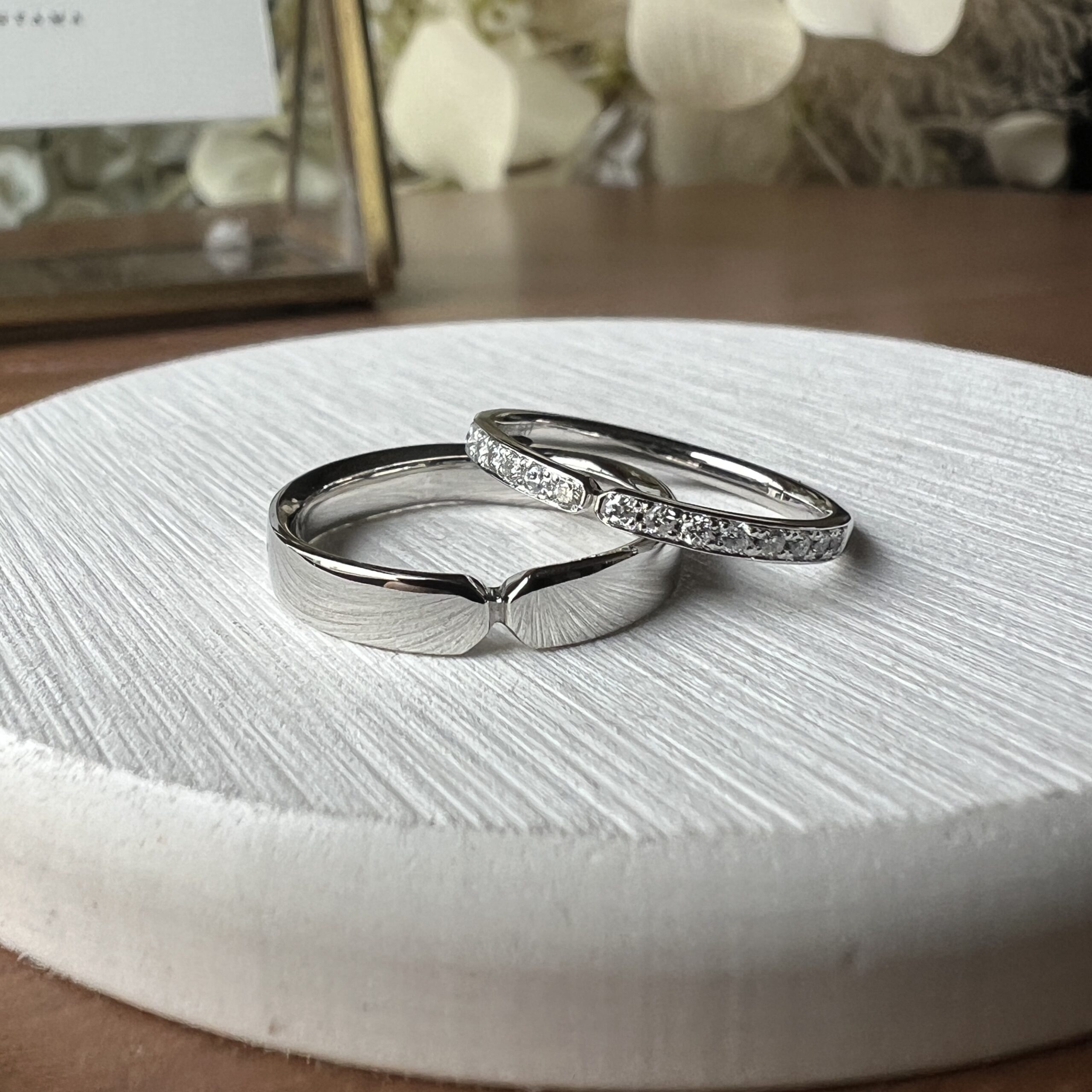 手作り結婚指輪 プラチナ（Pt950） 平打ち（内甲丸） 鏡面 ２mm ４mm カラーレスダイヤモンド H型彫り