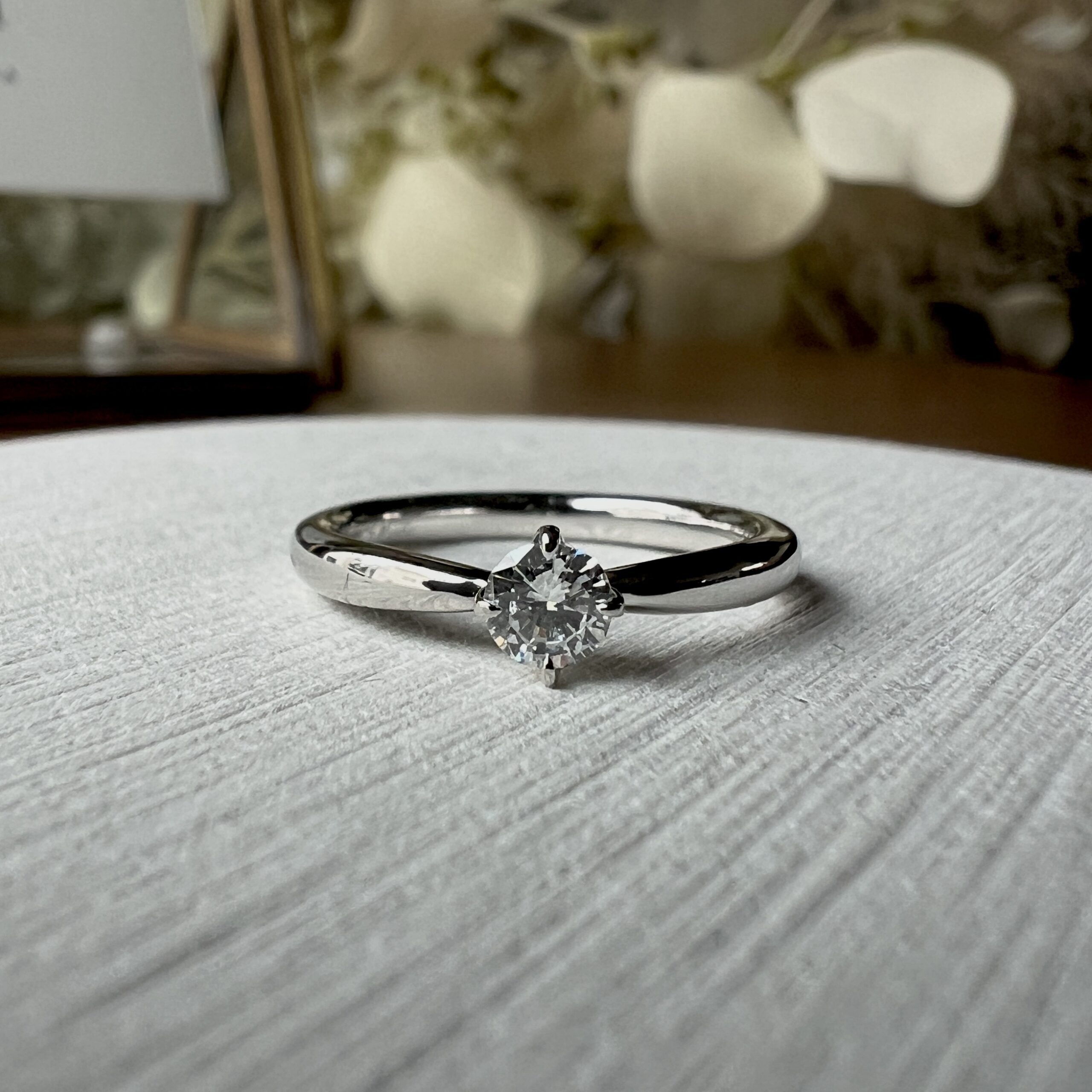 オーダー婚約指輪 プラチナ（Pt950） 甲丸 鏡面 ２mm カラーレスダイヤモンド アーム加工 レーザー刻印