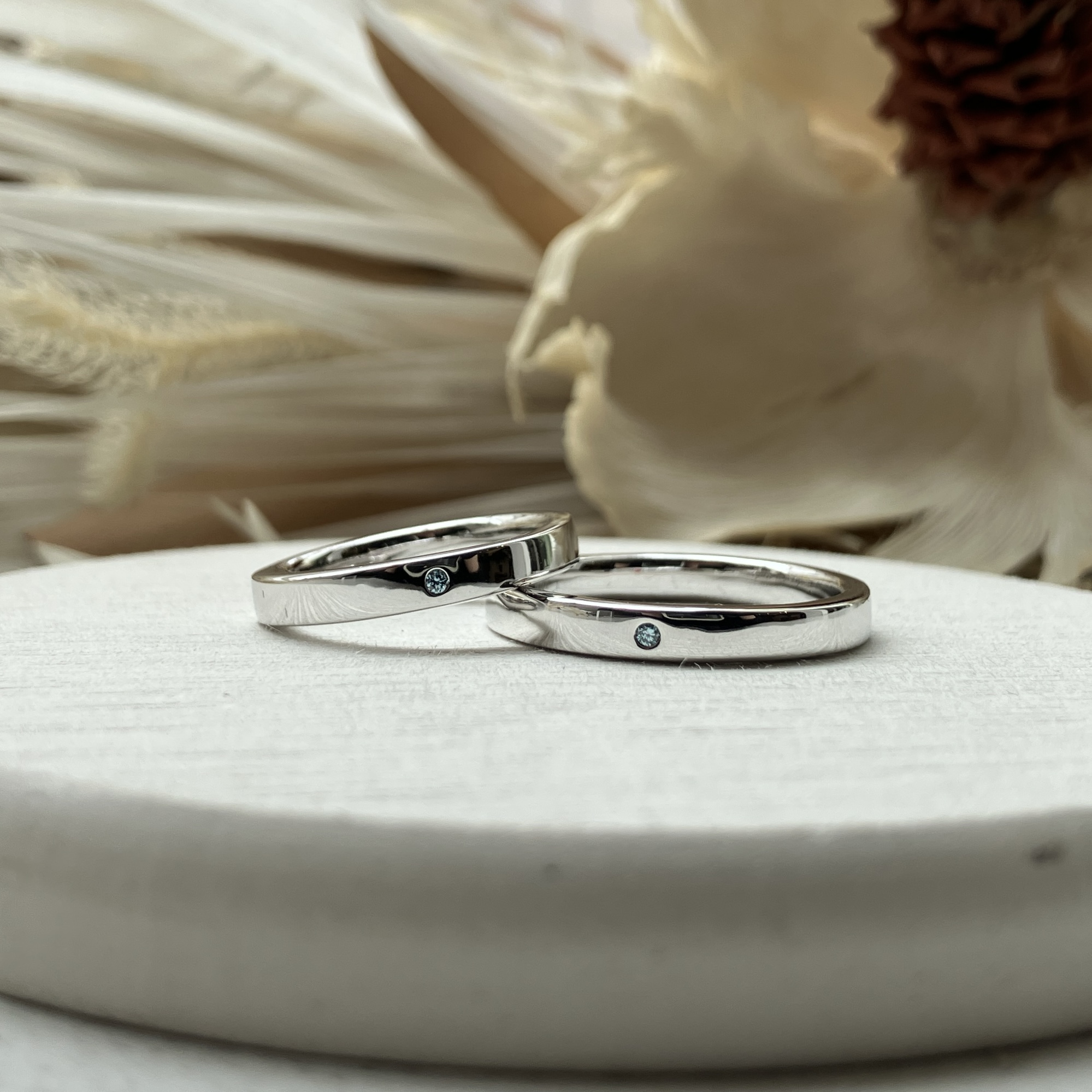 シルバー925 平打ち（内甲丸） 鏡面 ３mm 2月 アメシスト 9月 サファイア アイスブルーダイヤモンド レーザー刻印